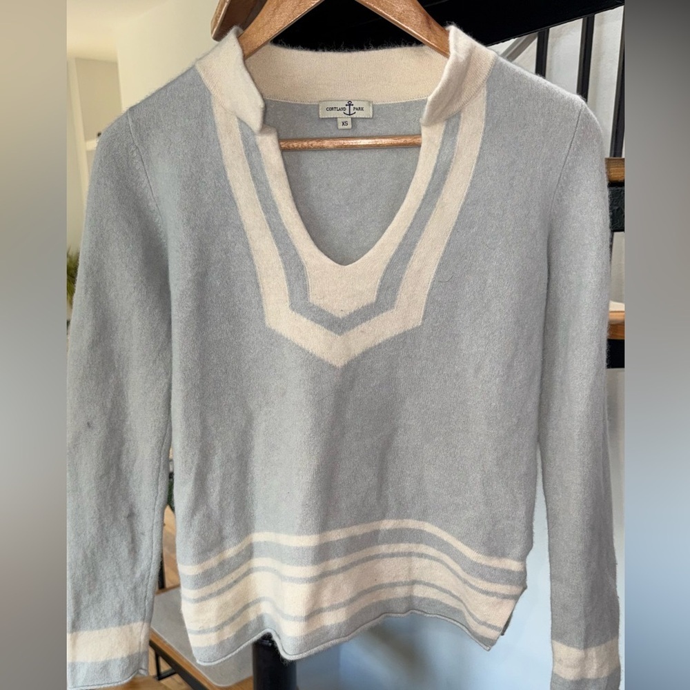 Cortland Park Women’s Blue And Cream 100% Cashmere Sweater Size Xs